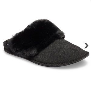 Crocs Classic Luxe Faux Fur Slipper blk 
M4W6. New